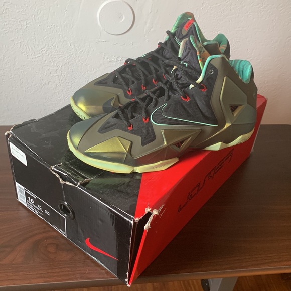 Nike Lebron 11 King’s Pride size 10 men. - Picture 2 of 3